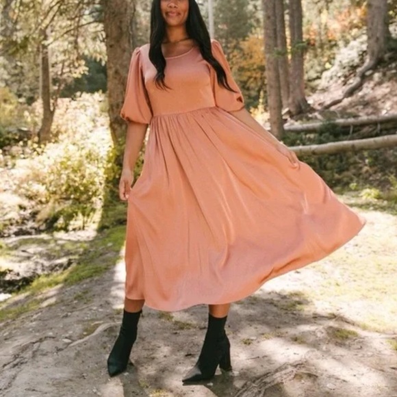 Ivy City Co Satin Genevieve Midi Dress Size Médium - Picture 2 of 9